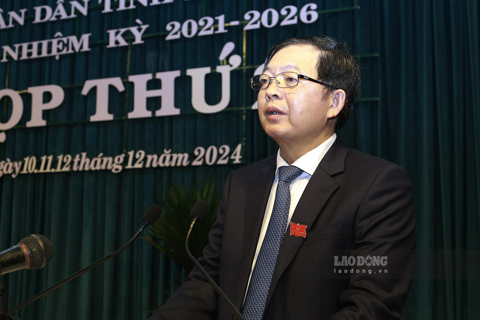 Mr. Ho Quoc Dung - Secretary of the Provincial Party Committee, Chairman of the People's Council of Binh Dinh province directed at the meeting. Photo: Hoai Luan