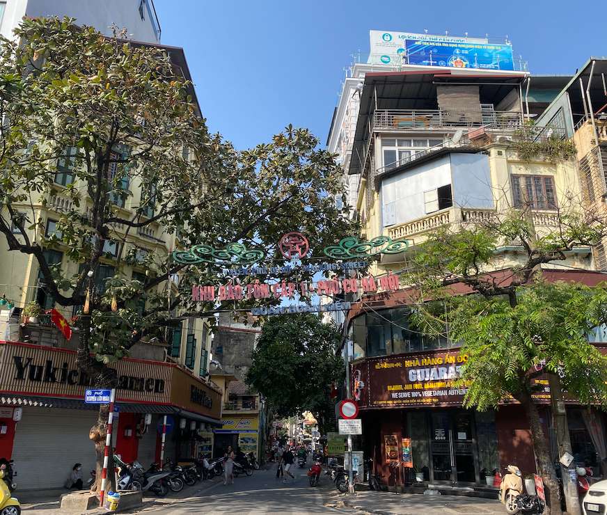 Viec bao ton gia tri truyen thong o pho co Ha Noi can gan lien voi viec phat huy di san. Anh: Phong vien