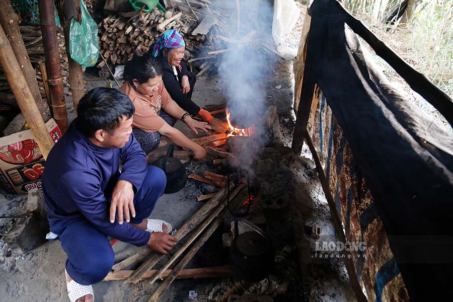 Vào 17h hàng ngày, trong căn bếp chung của xóm lại trở nên nhộn nhịp.