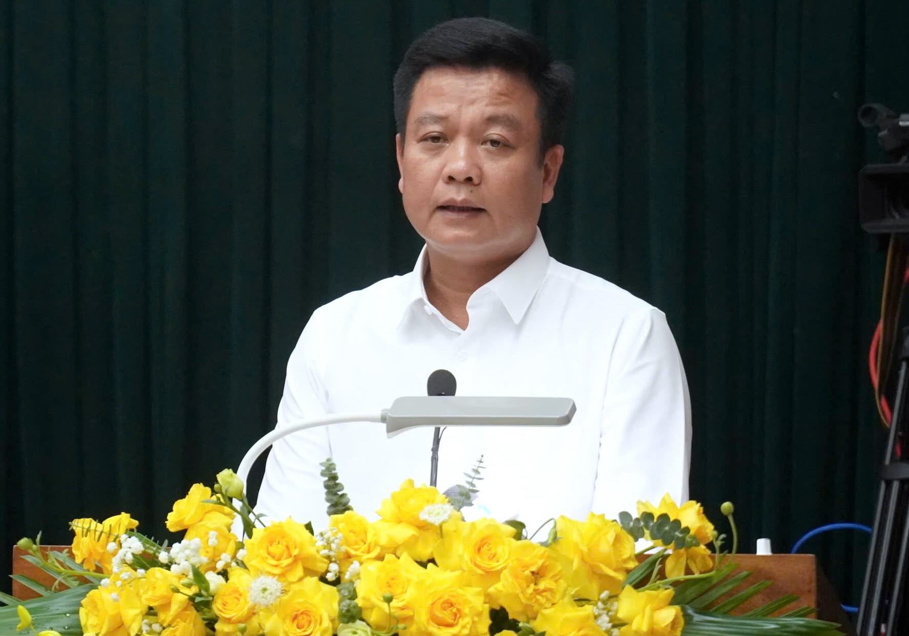 The Director of the Department of Agriculture and Rural Development said that he will provide guidance to facilitate fishermen in making payment procedures. Photo: N. Nguyen