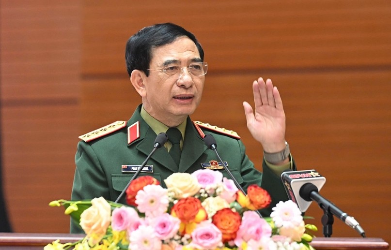 General Phan Van Giang emphasized the fight to defeat false arguments aimed at "depoliticizing" the Army. Photo: Duy Vu