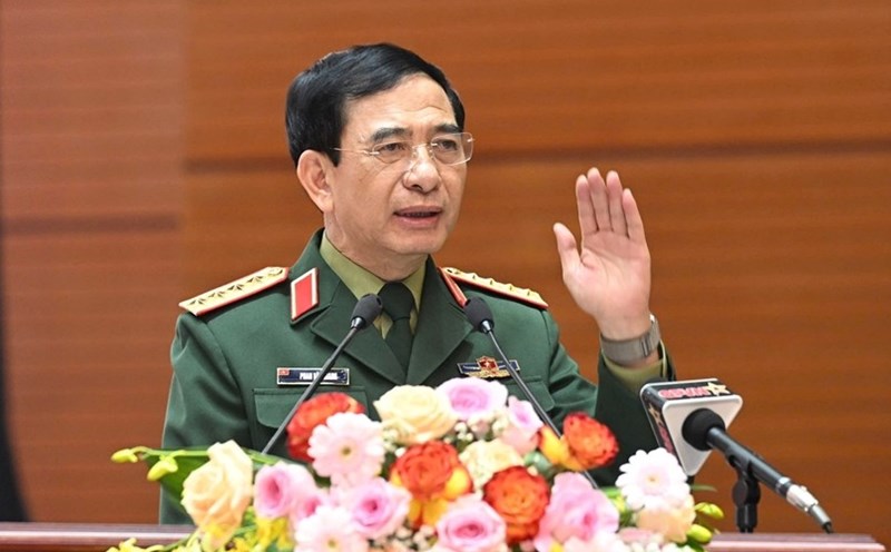 General Phan Van Giang emphasized the fight to defeat false arguments aimed at "depoliticizing" the Army. Photo: Duy Vu