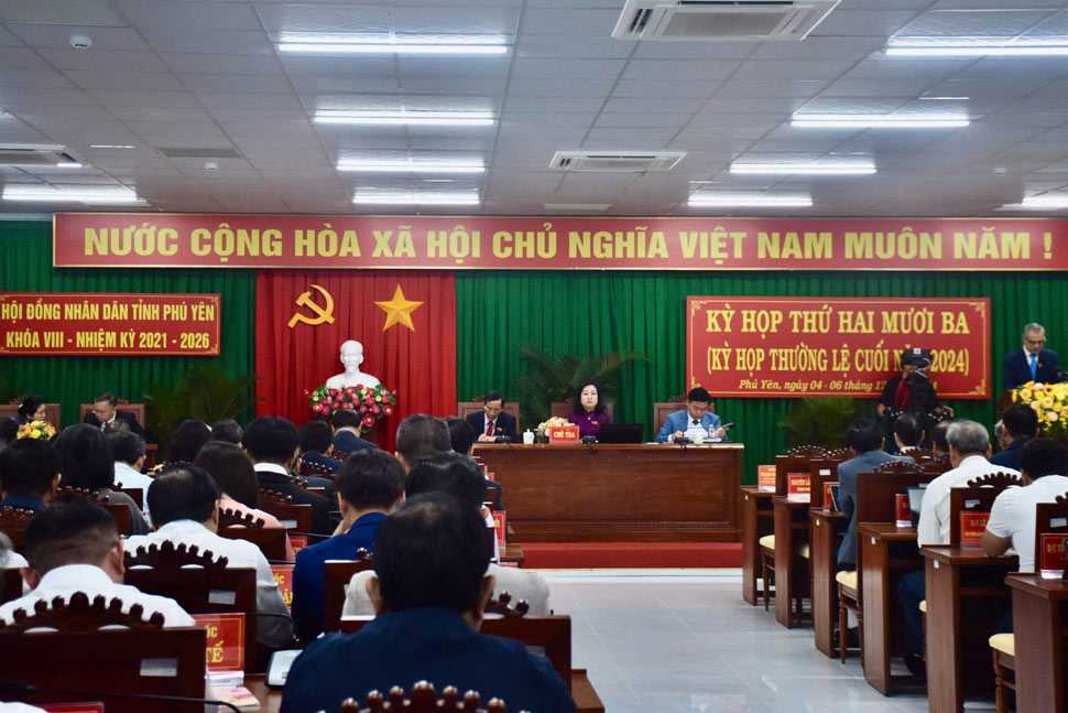 The 23rd session of the 8th term People's Council of Phu Yen province took place over 3 days (December 4, 5, 6, 2024). Photo: Minh Du