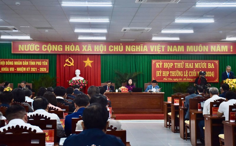 The 23rd session of the 8th term People's Council of Phu Yen province took place over 3 days (December 4, 5, 6, 2024). Photo: Minh Du