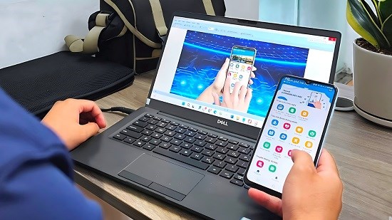 Hanoi launches a peak competition to install the iHanoi application. Photo: Khanh Phu