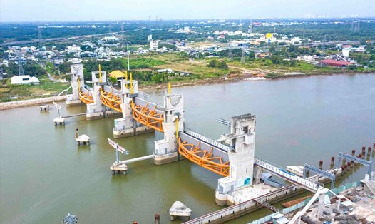 Cống ngăn triều Mương Chuối (huyện Nhà Bè) lớn nhất của dự án. Ảnh: Minh Quân