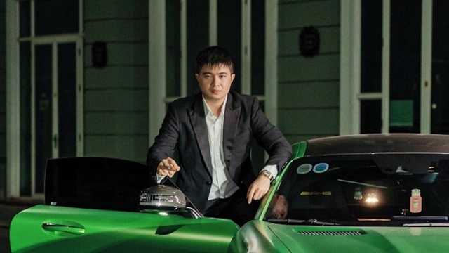 Phó Đức Nam thường xuất hiện trên các trang mạng xã hội với hình ảnh sang trọng, khoe nhiều đồ hiệu, siêu xe... Ảnh: Chụp màn hình