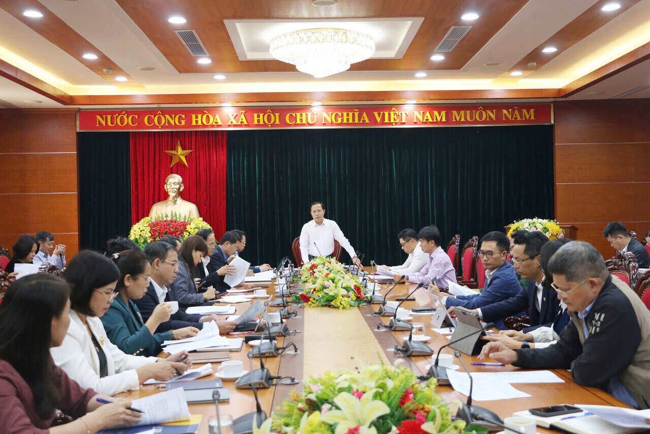The conference agreed on a plan to reorganize and streamline the apparatus of specialized agencies under the People's Committee of Hoa Binh province. Photo: Le Hue