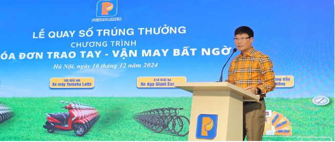 Mr. Luu Van Tuyen - Member of the Board of Directors, Deputy General Director of Petrolimex spoke at the drawing ceremony. Photo: Thanh Trung