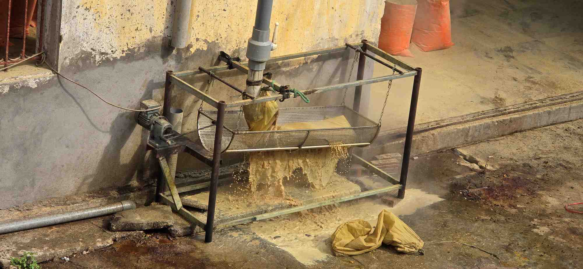 Production and waste discharge activities causing pollution of An Huy Joint Stock Company at Phuc Khanh Industrial Park, Thai Binh City (recorded on November 29). Photo: Trung Du