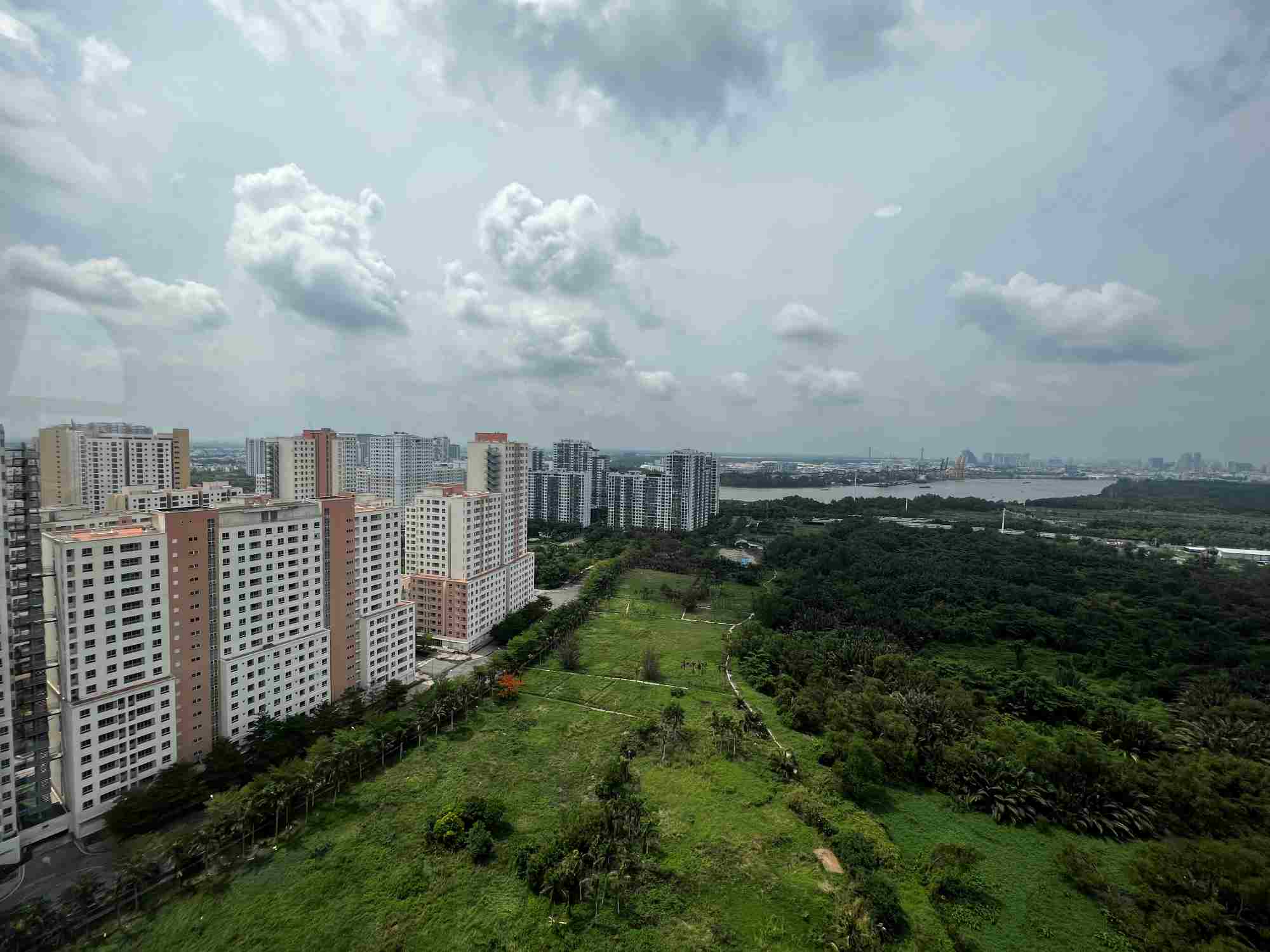 There will soon be a solution to remove obstacles for hundreds of projects with interspersed public land. Photo: Bao Chuong