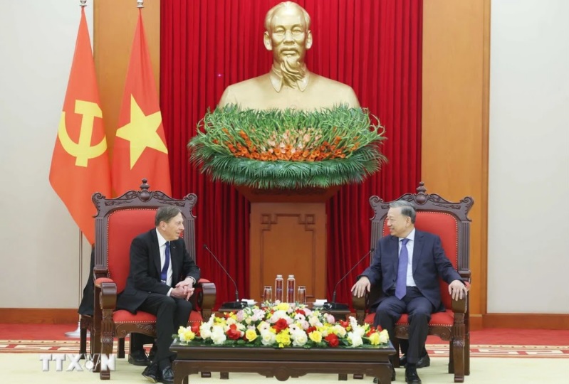 General Secretary To Lam welcomed General David Petraeus to visit Vietnam again and highly appreciated the investment results of KKR Fund. Photo: VNA