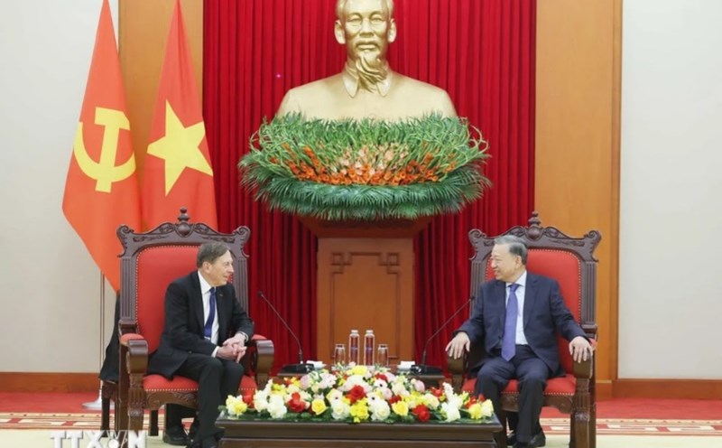 General Secretary To Lam welcomed General David Petraeus to visit Vietnam again and highly appreciated the investment results of KKR Fund. Photo: VNA