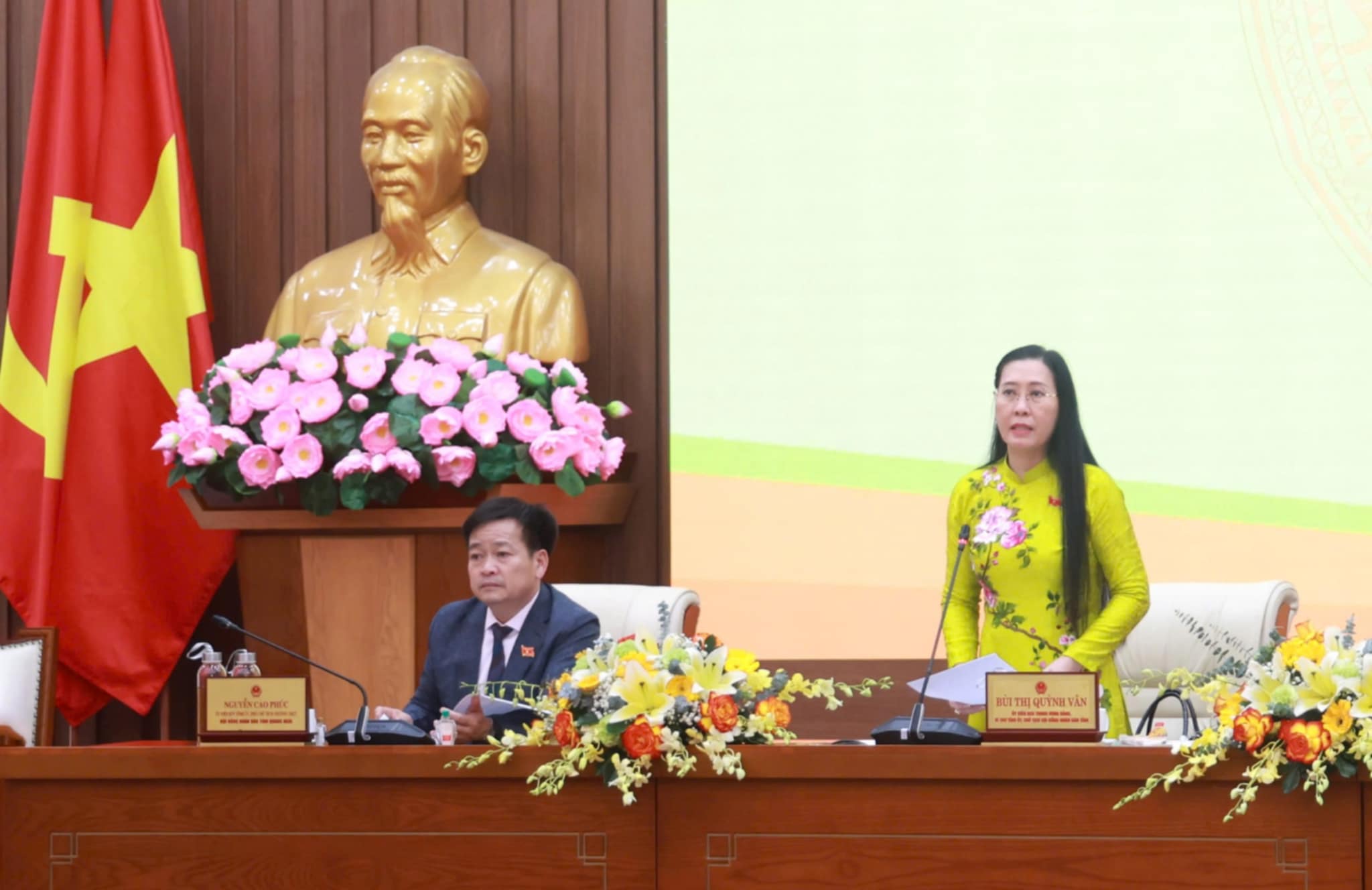 Ms. Bui Thi Quynh Van - Secretary of Quang Ngai Provincial Party Committee shared that in the upcoming direction of the Central Government, there are issues under the authority of the Central Government that will be regulated to have a unified management agency. Photo: Vien Nguyen