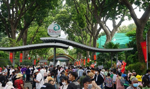 Thảo Cầm Viên lo ngại phải đóng cửa vì tiền thuế quá cao. Ảnh: Anh Tú