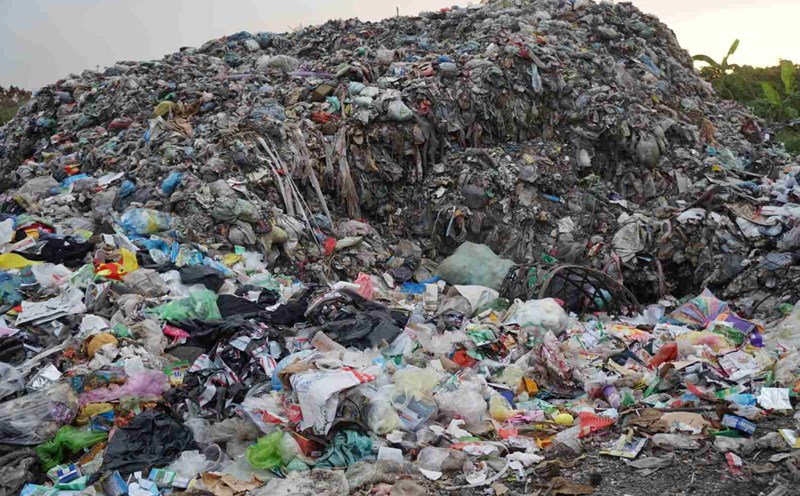 The landfill in Thanh Quang commune, Thanh Ha, Hai Duong is congested and piled up. Photo: Cong Hoa