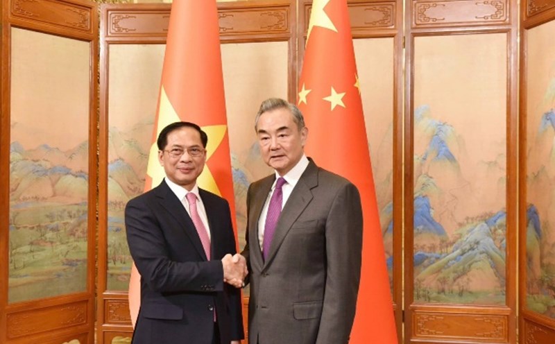 Deputy Prime Minister and Minister of Foreign Affairs Bui Thanh Son and Director of the Office of the Foreign Affairs Committee, Chinese Foreign Minister Wang Yi. Photo: Ministry of Foreign Affairs