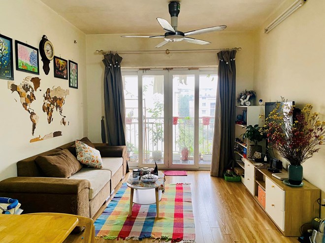 According to experts, to stabilize apartment prices in particular and housing products in general, there needs to be strong participation from the State. Illustration: Thach Lam