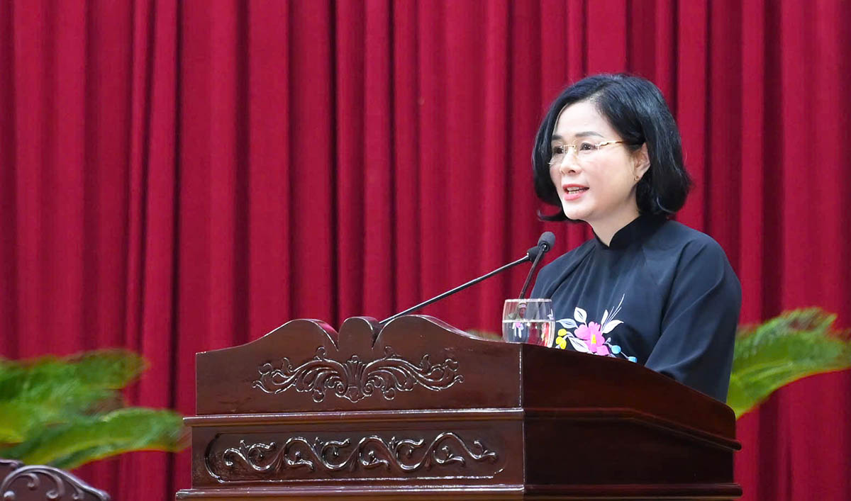 Director of Nghe An Department of Health Le Thi Hoai Chung said the industry has had many solutions to overcome the shortage of medicine and medical supplies. Photo: Hai Dang