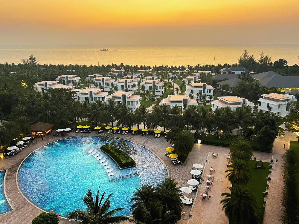 Coming to Wyndham Grand Phu Quoc, visitors can experience a festive season filled with the breath of the ocean. Photo: Provided by the unit