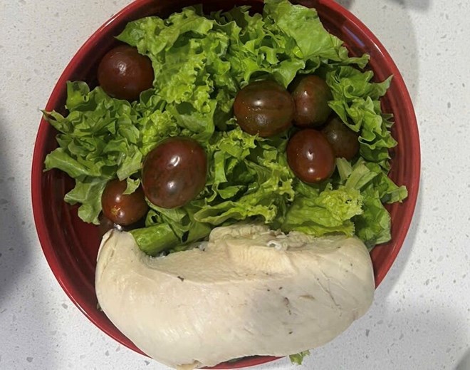 A dinner menu to reduce visceral fat needs to be designed reasonably, based on the principles of balanced nutrition and healthy food choices. Photo: Kieu Vu.