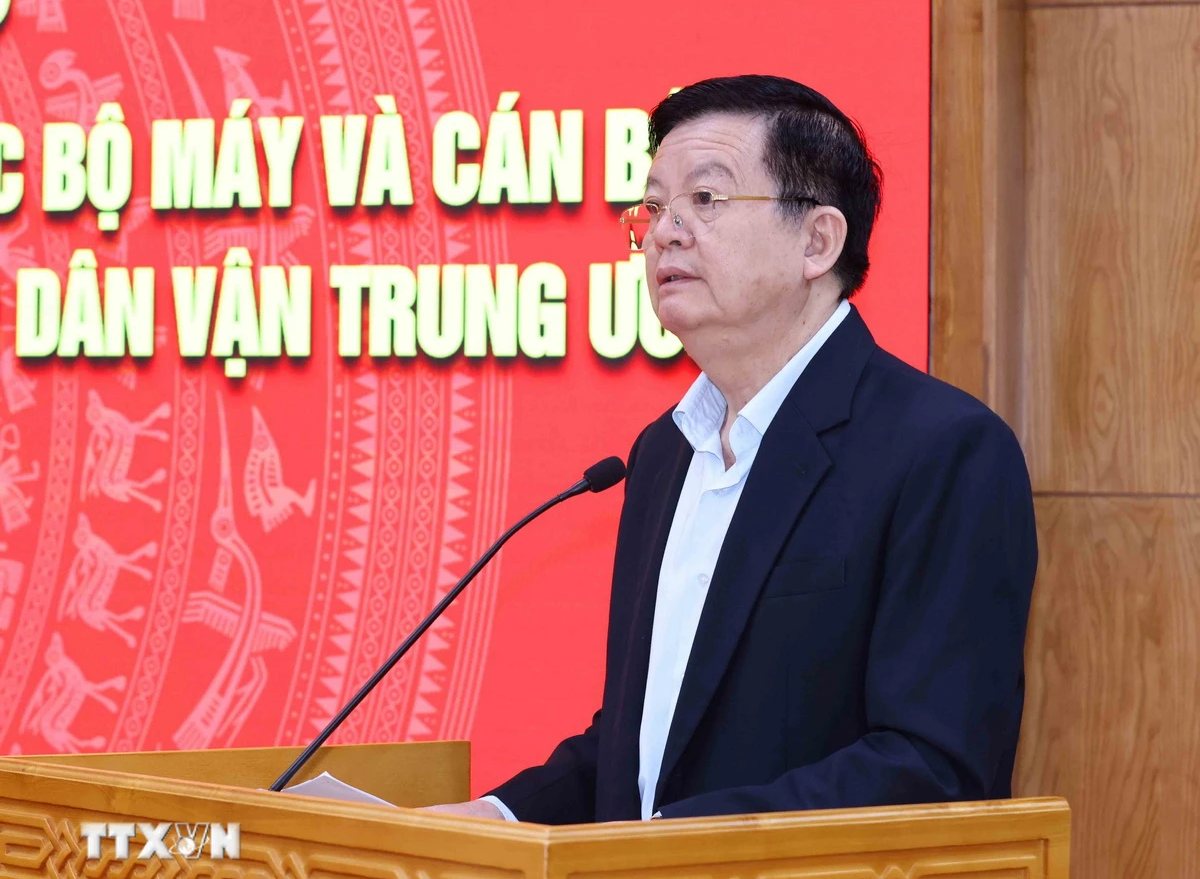 Head of the Central Committee for Mass Mobilization Mai Van Chinh speaks at a workshop on the merger of the Central Committee for Propaganda and Education and the Central Committee for Mass Mobilization. Photo: VNA
