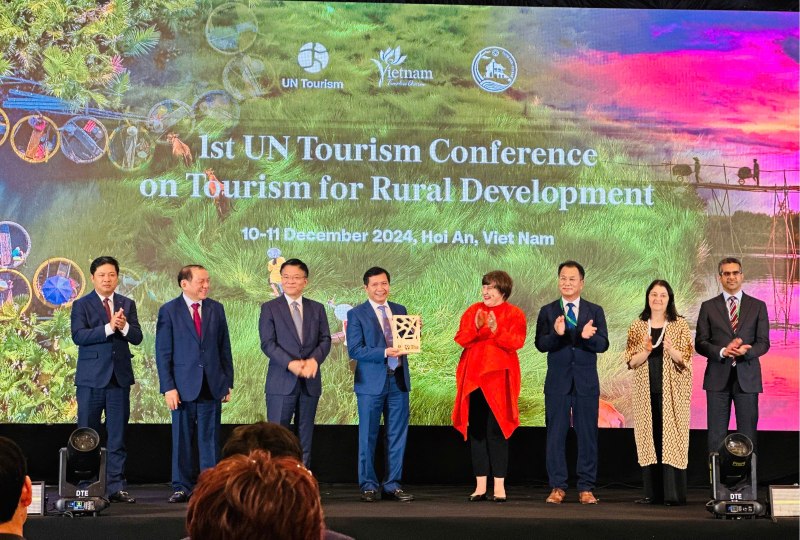 To chuc UN Tourism trao chung nhan Lang du lich tot nhat nam 2024 cho Lang rau Tra Que, Quang Nam. Anh: Nguyen Hoang