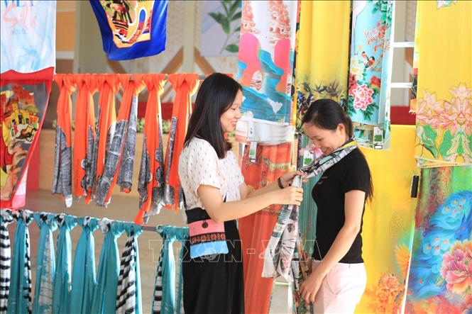 The project will link 24 households with silk production enterprises in Bao Loc city. Photo: Dinh Quang