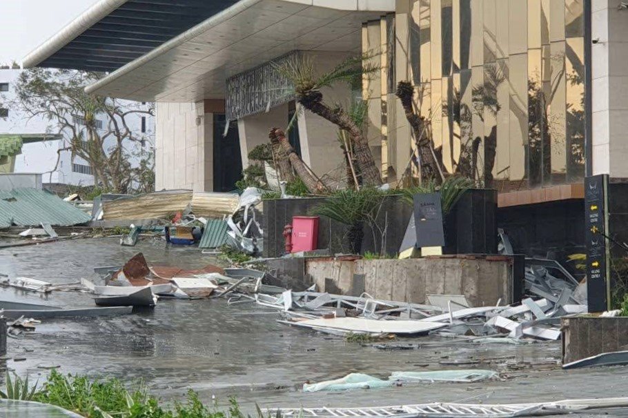 Many hotels in Quang Ninh suffered heavy damage caused by storm No. 3. Photo: Nguyen Hung