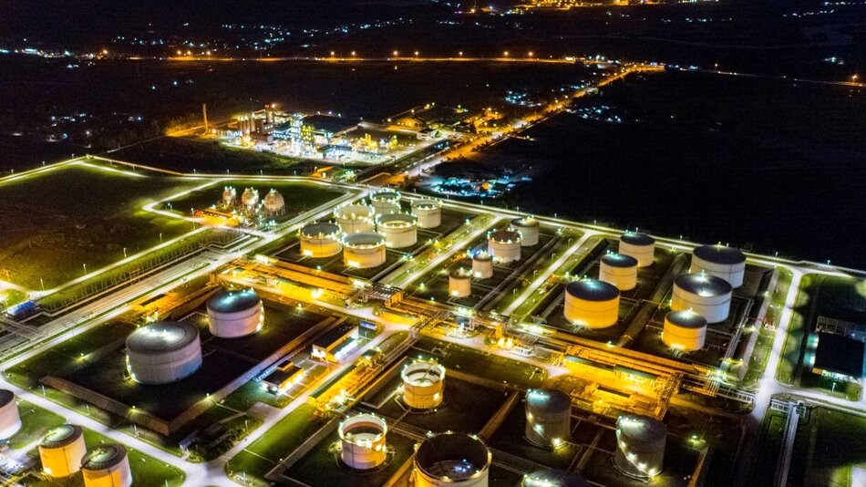 Dung Quat Oil Refinery is the main contributor to the budget revenue of Quang Ngai province. Photo: Vien Nguyen