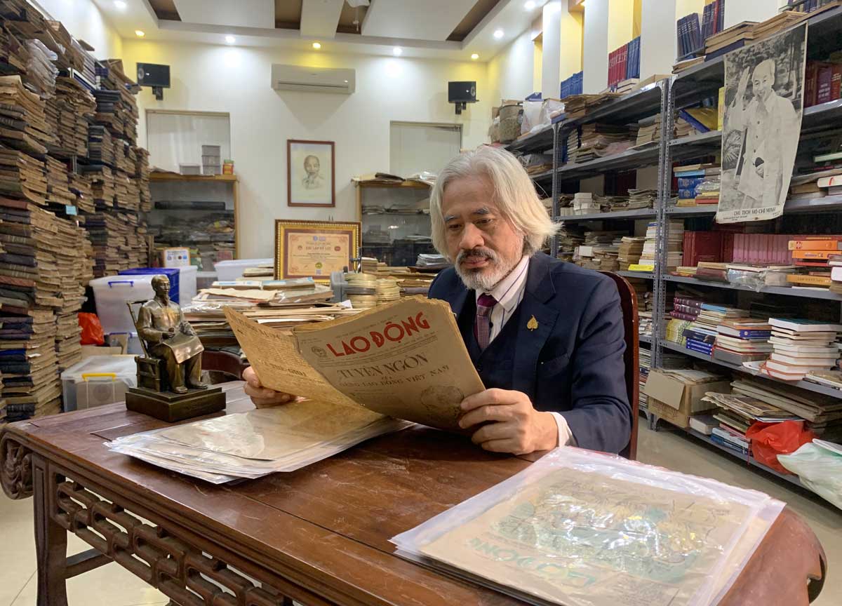 A man in Nam Dinh has spent nearly 10 years collecting 21 tons of newspapers. Photo: Luong Ha