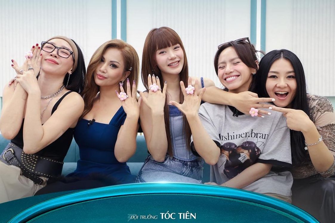 The Sisters in Toc Tien's team. Photo: Producer