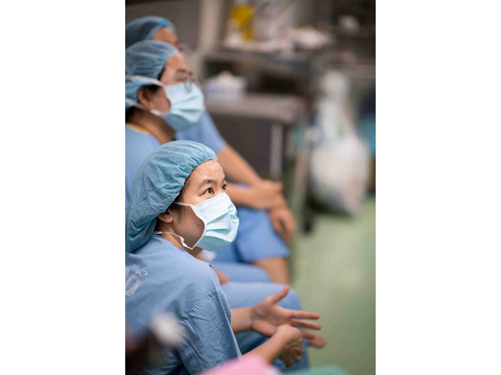 Medical staff expect increased on-duty allowances to improve their income. Illustration photo: Bong Vu