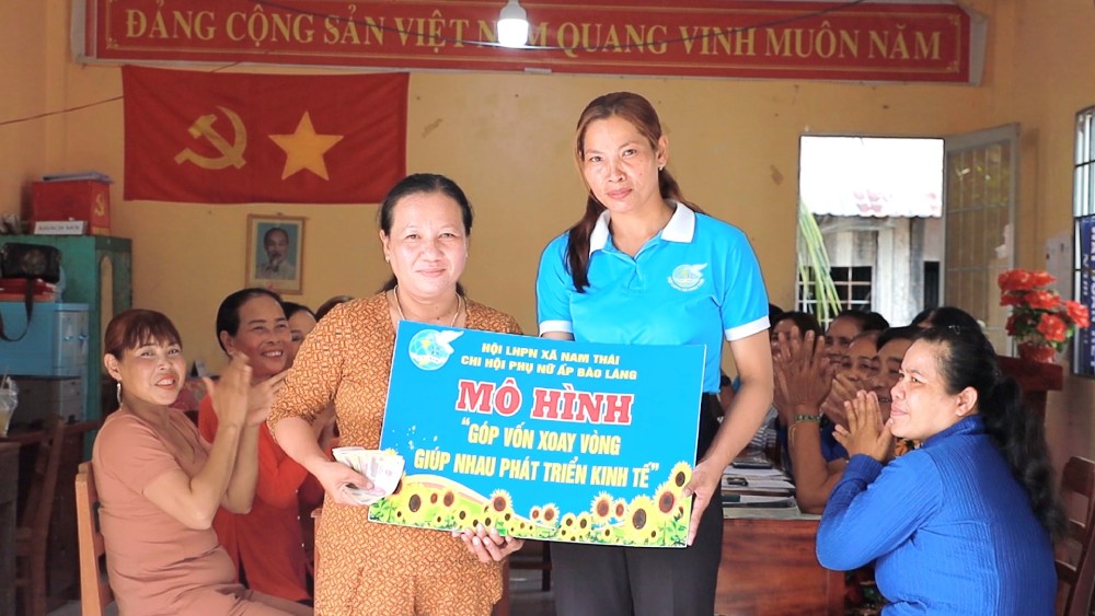 Economic models such as revolving capital contributions help Khmer women have capital sources, limiting high-interest loans from outside. Photo: Xuan Nhi