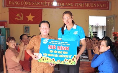 Economic models such as revolving capital contributions help Khmer women have capital sources, limiting high-interest loans from outside. Photo: Xuan Nhi