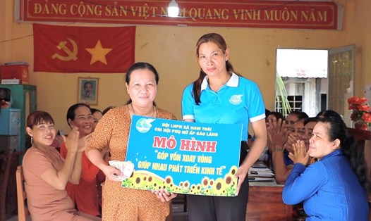 Mô hình kinh tế như góp vốn xoay vòng giúp chị em phụ nữ Khmer có nguồn vốn, hạn chế vay lãi cao bên ngoài. Ảnh: Xuân Nhi