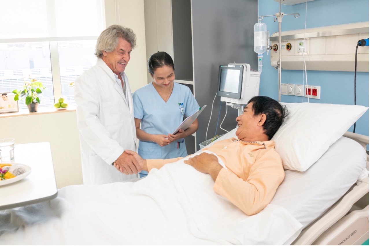 Patients can pay hospital fees in installments via credit card. Photo: MY LINH