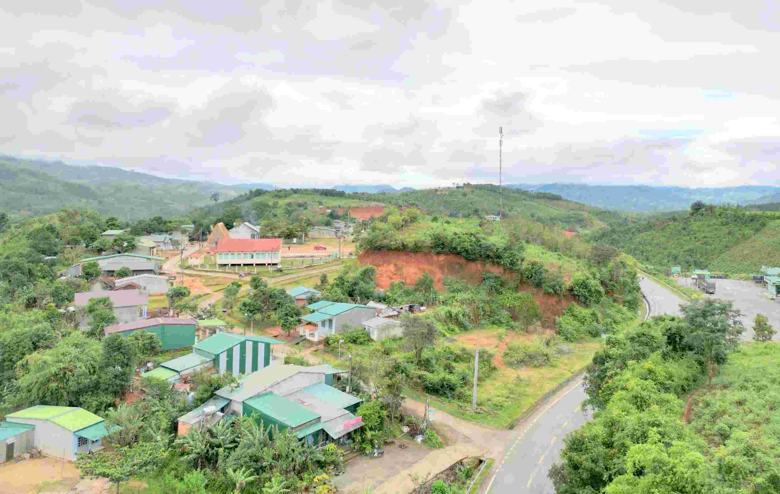 People in the Dak No resettlement area have gathered into villages, living in harmony and increasingly prosperous and happy in their new home. Photo: Phan Tuan