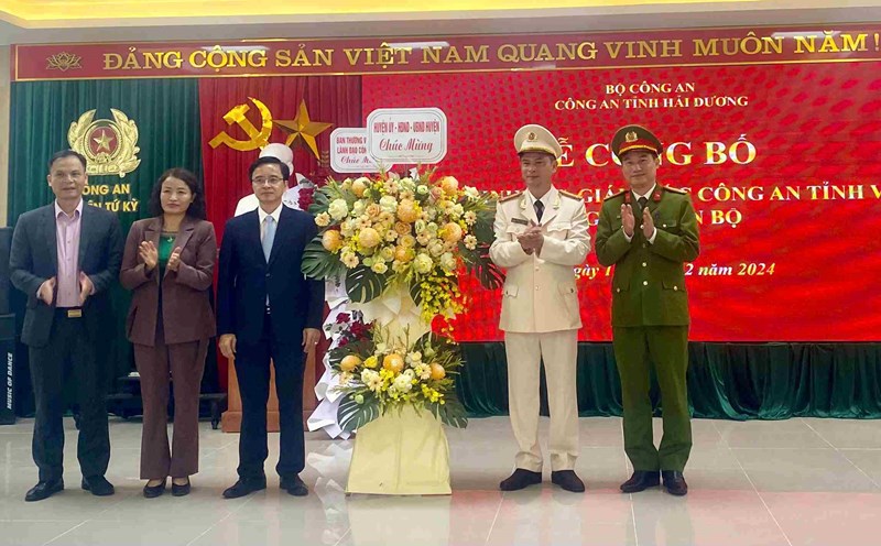 Lieutenant Colonel Nguyen Ngoc Anh was appointed as Chief of Police of Tu Ky District, Hai Duong. Photo: Hai Duong Provincial Portal