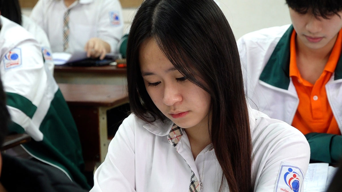 Which part of the 2025 high school graduation math exam is difficult?