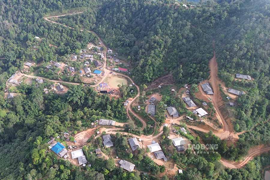 Nearly 100 households in Chan 3 village, Ngoi Cay commune, Muong Ang district, Dien Bien province will be able to use the national grid. Photo: Quang Dat