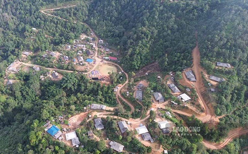 Nearly 100 households in Chan 3 village, Ngoi Cay commune, Muong Ang district, Dien Bien province will be able to use the national grid. Photo: Quang Dat