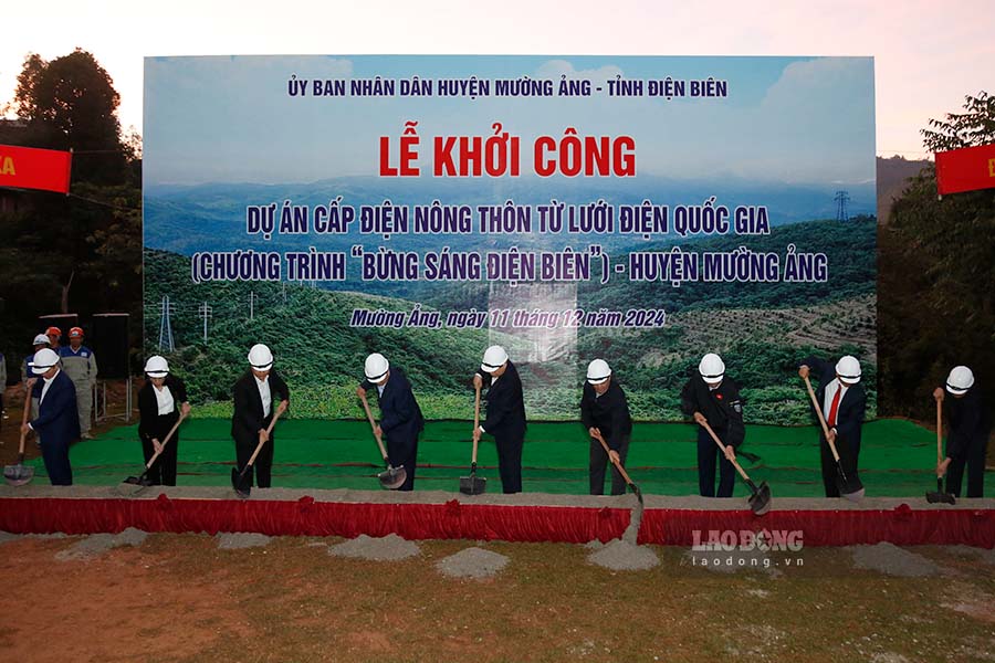 Tai huyen Muong Ang, Chuong trinh “Bung sang Dien Bien” se mang anh sang tu dien luoi Quoc gia den voi 542 ho dan tai 12 diem dan cu.