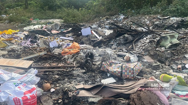 Đốt rác thải bừa bãi ảnh hưởng nghiêm trọng đến môi trường. Ảnh: Minh Hạnh 