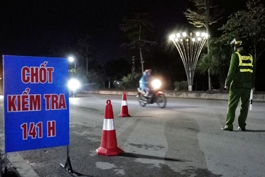 Watch the 141H force in Hanoi stop "speed demons"