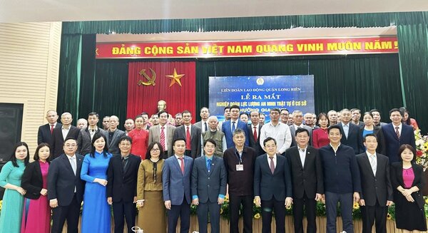 Launching ceremony of the Security Forces Union at Gia Thuy Ward, Long Bien District Labor Federation. Photo: Union