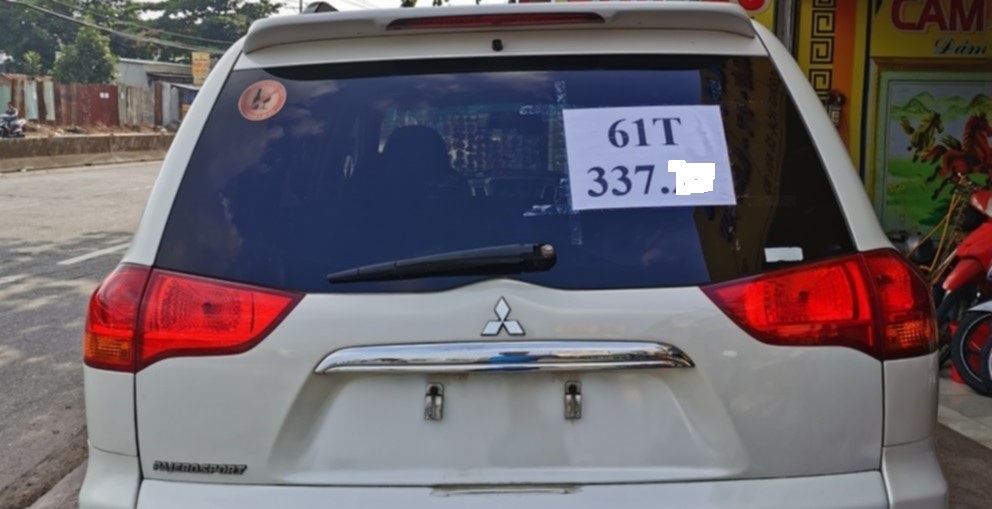 Temporary license plate. Photo: otosaigon