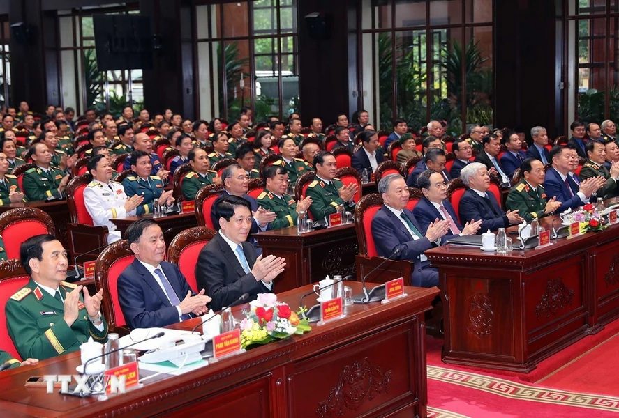 Tong Bi thu To Lam va cac lanh dao Dang, Nha nuoc du Le ky niem 80 nam Ngay truyen thong Tong cuc Chinh tri Quan doi nhan dan Viet Nam. Anh: TTXVN