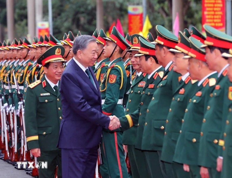 Tong Bi thu To Lam voi cac dai bieu tai buoi le. Anh: TTXVN