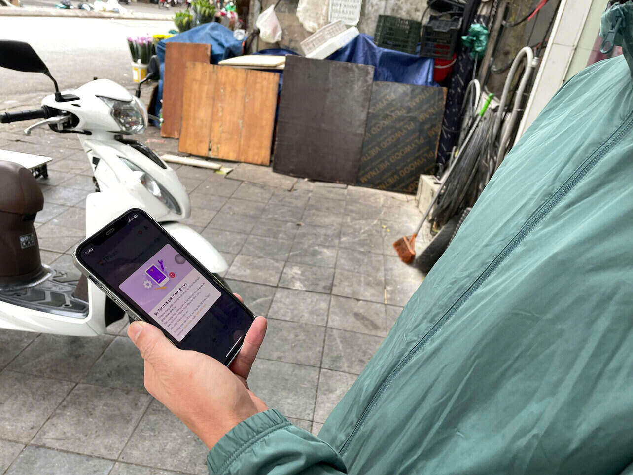 Users are upset and want to change banks after TPBank's major incident. Photo: Thanh Binh.